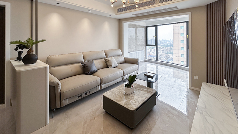 現(xiàn)代簡約風(fēng)天花板！淺色系+落地窗通透感絕了