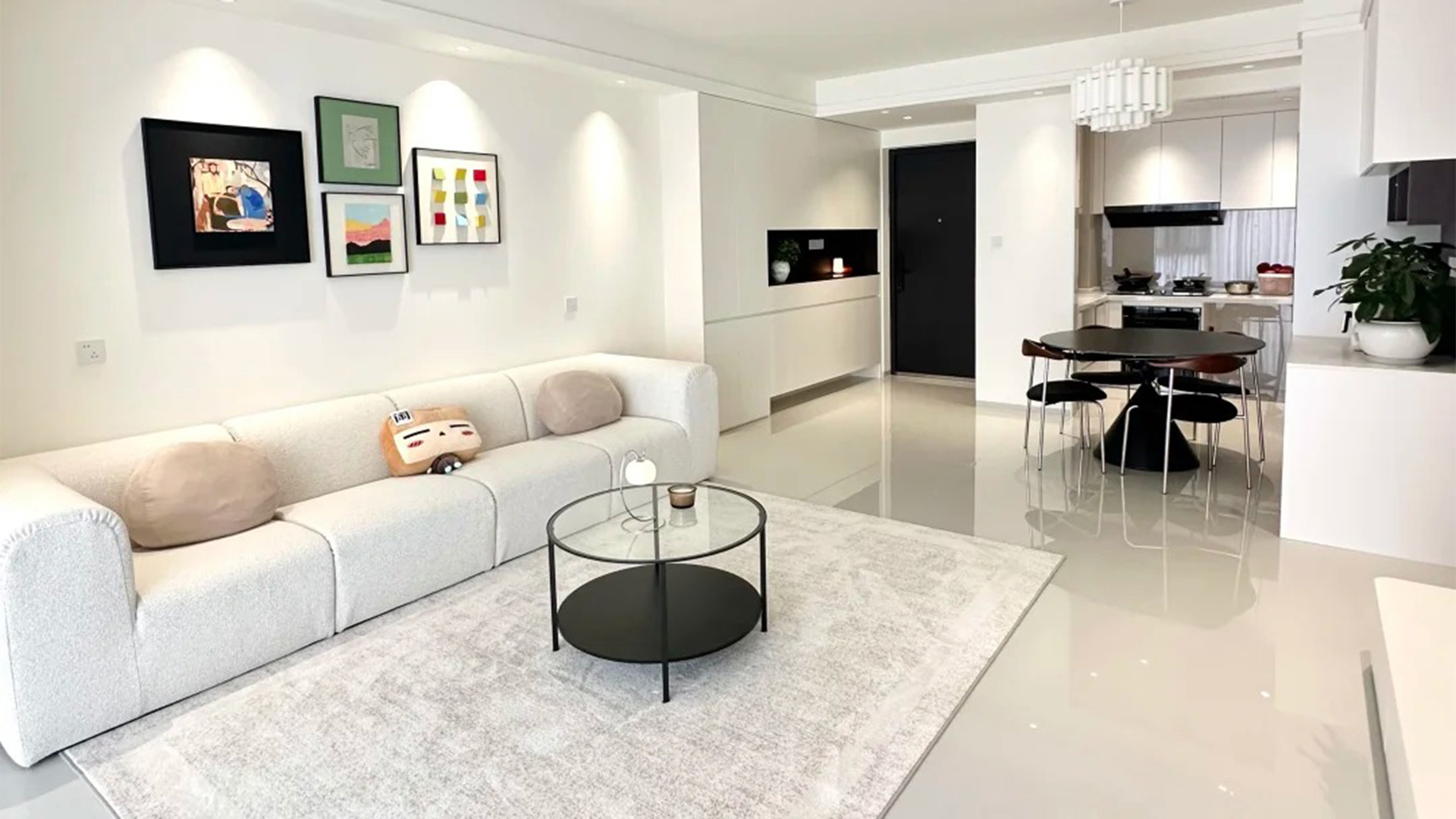 簡約風(fēng)裝修淺色系與自然光營造通透治愈空間